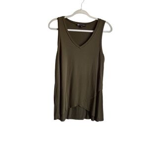 Wantable Women’s Olive Sleeveless V-neck Blouse.  Size M